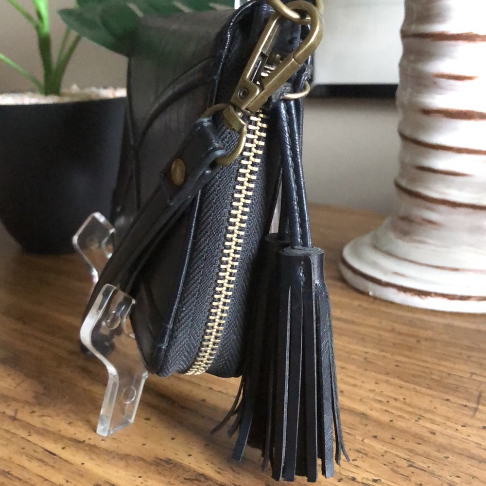 Save the Girls Convertible Touch Screen Wristlet/Crossbody/Wallet RARE - Picture 4 of 14
